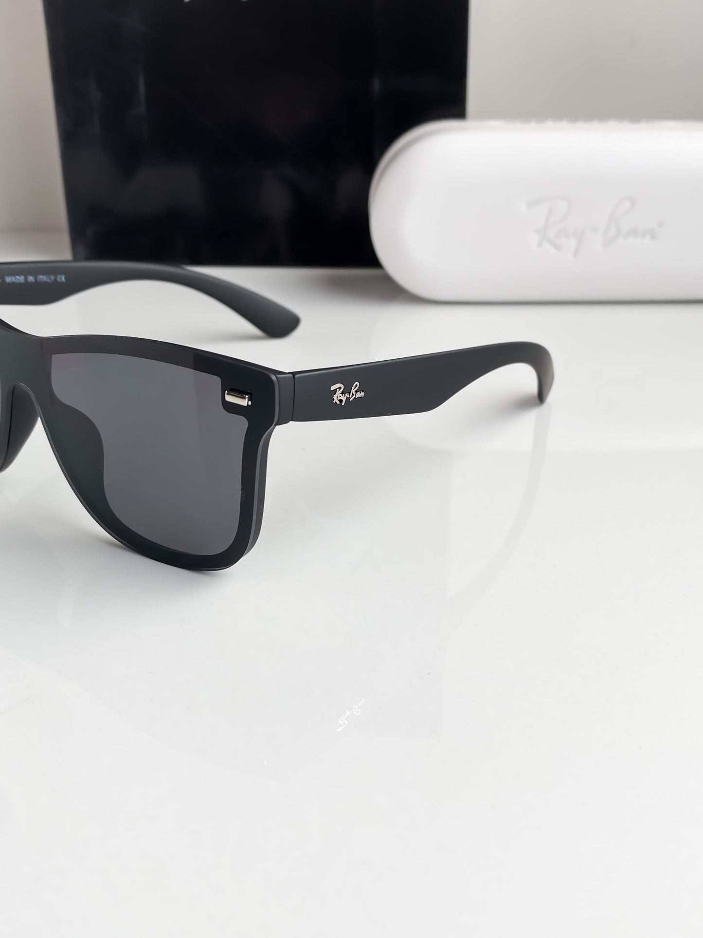 RAY-BAN New Addition Black & Black 650 Wayfarer Sunglass For Unisex